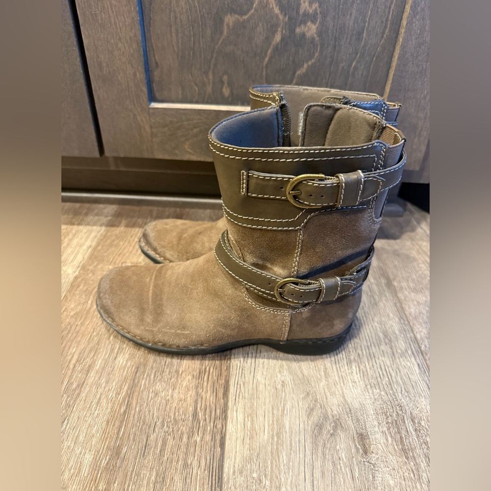 Clark Brown Suede Boots with Stitch Detail - Picture 3 of 7